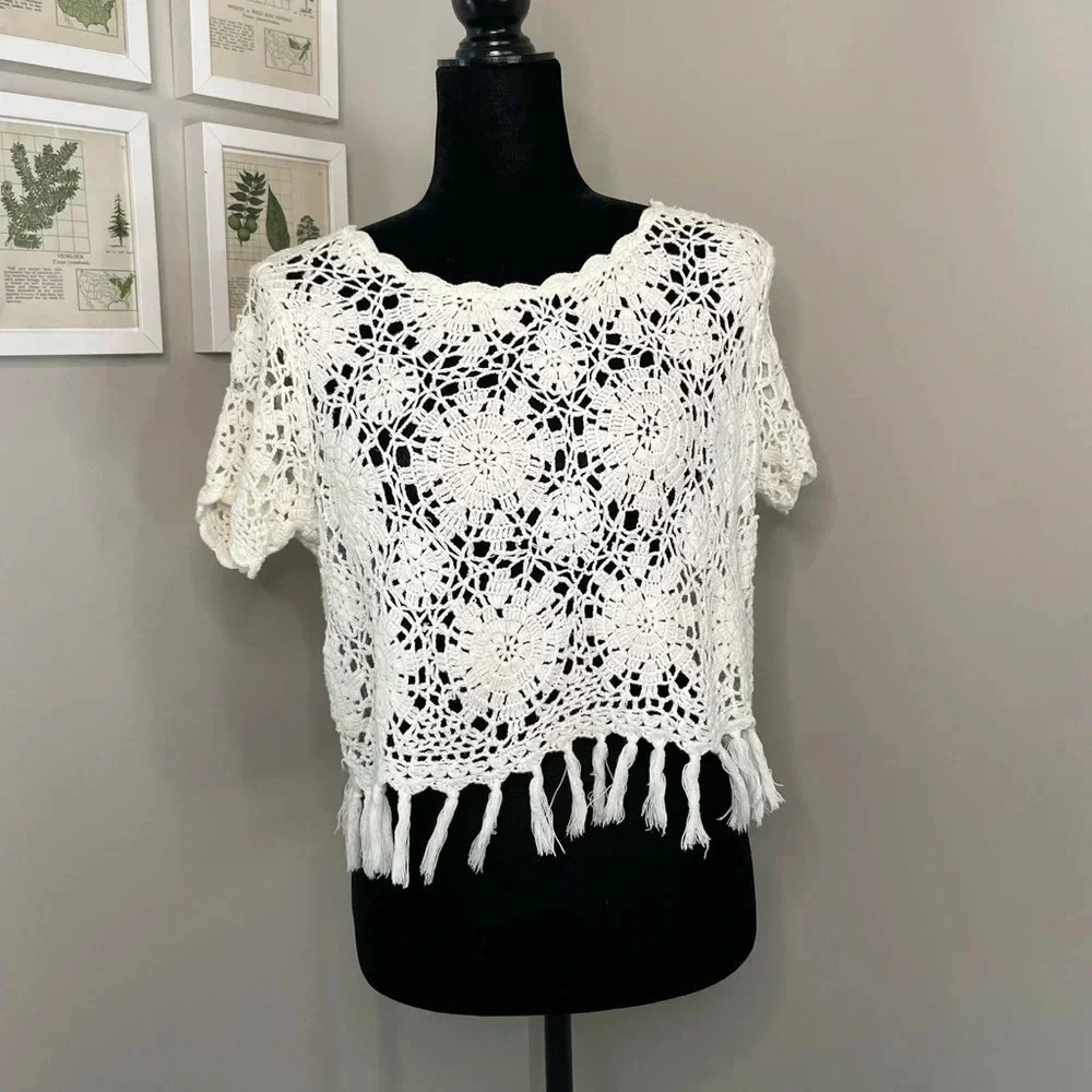 Off White Crochet Cropped Bohemian‎ Top with Fringe